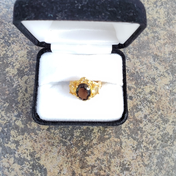 Vintage gold tone Ring with large brown stone - Picture 2 of 2